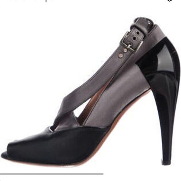 Alaia Patent Leather Heels - Picture 2 of 15